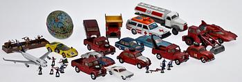 PARTI LEKSAKSBILAR, 17 st, bl.a Corgi Toys.