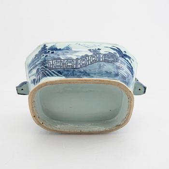 Terrin med lock Kina Qianlong (1736-95) porslin.