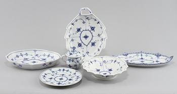 PARTI SERVISDELAR, 33 st, "Musselmalet", porslin, Danmark, 1900-tal.