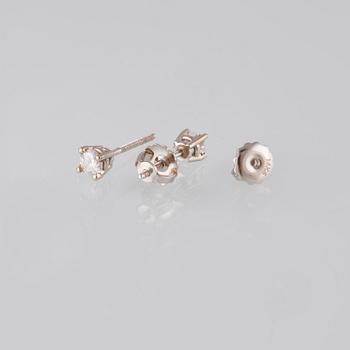 ÖRHÄNGEN, 14K vitguld med briljantslipade diamanter ca 0.32 ct. Vikt 1,0 gram.