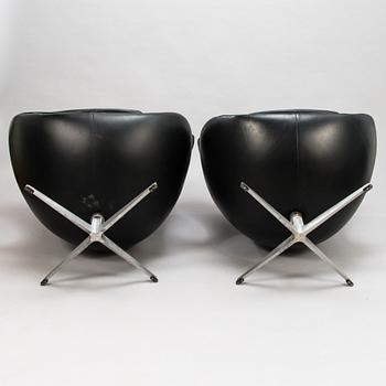 ARNE JACOBSEN, nojatuolipari "Ägget/ The Egg Chair", Fritz Hansen, Tanska 1965.