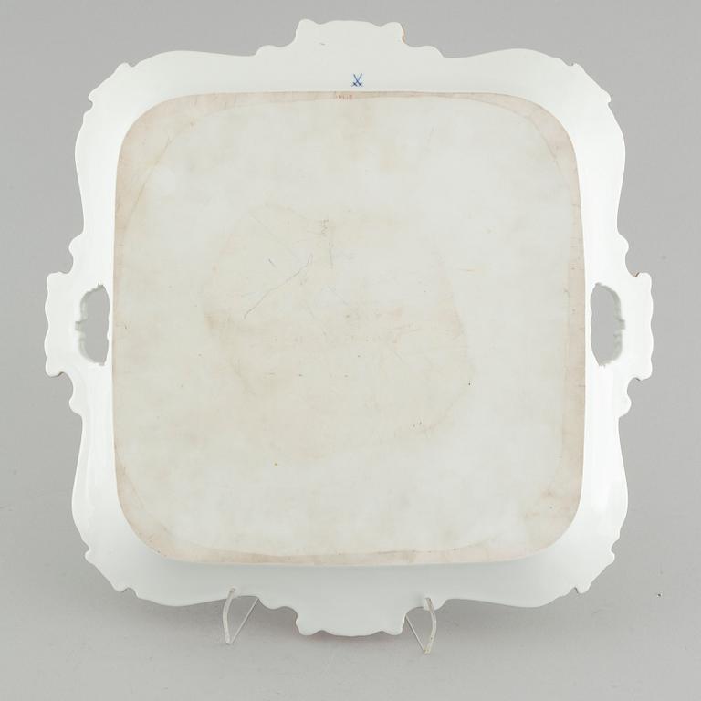 A Meissen porcelain 20th century serving dish.