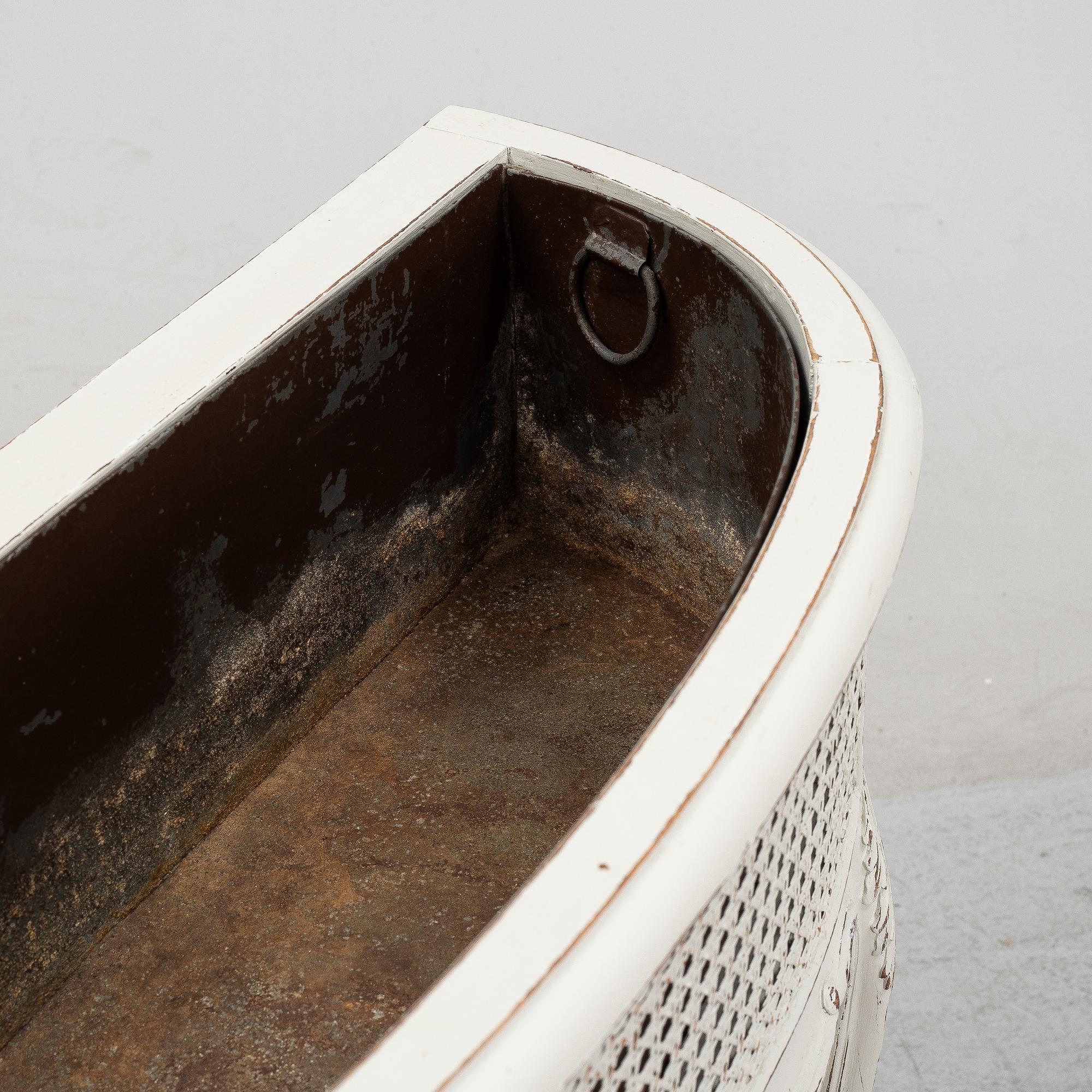 Blombord, rokokostil, från omkring år 1900.