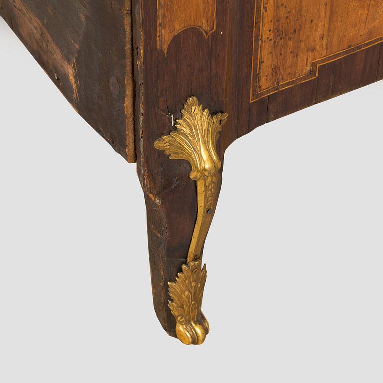 A Gustavian late 18th century commode attributed to J. Hultsten.