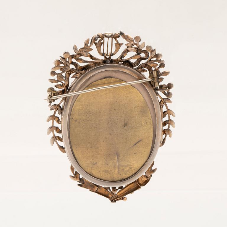 Brooch/pendant in silver and gilded silver with seed pearls and miniature painting, circa 1900.