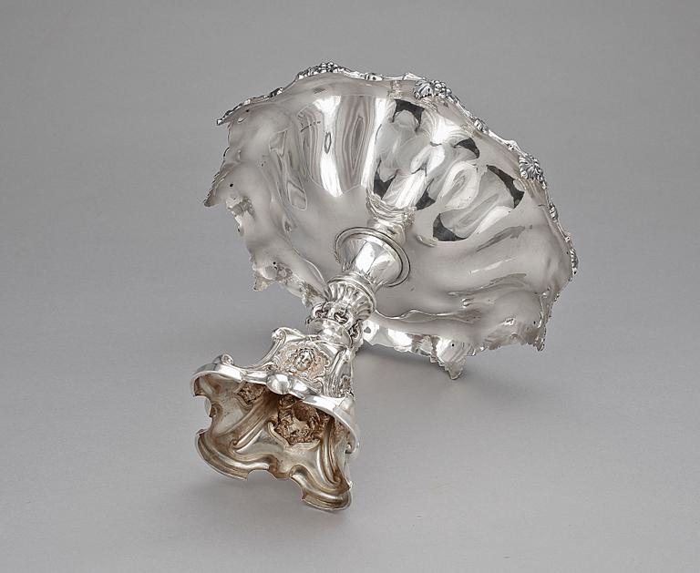 UPPSATSSKÅL, silver, nyrokoko, Lars Larson & Co, Göteborg, 1861. Tot vikt ca 947g.