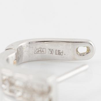 Ring and a pair of earrings, 18K white gold with princess-cut and brilliant-cut diamonds.