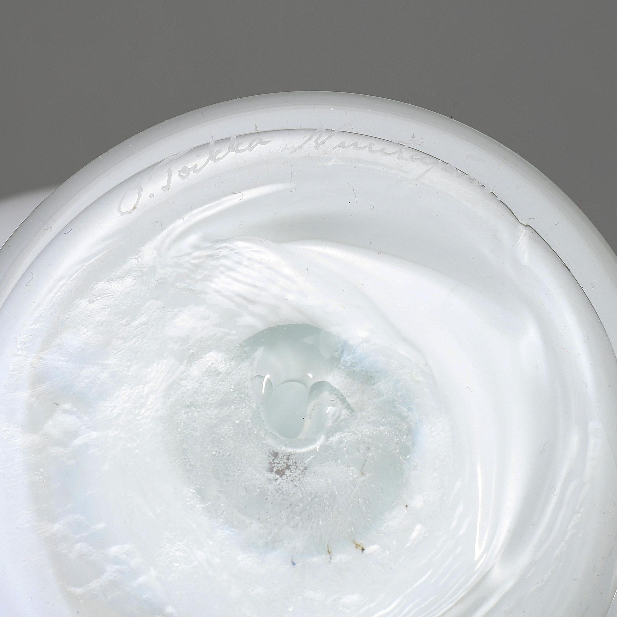 OIVA TOIKKA, lasilintu, signeerattu O. Toikka Nuutajärvi.