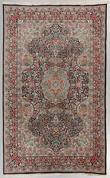 MATTA, Kirman, old, ca 270x175 cm.
