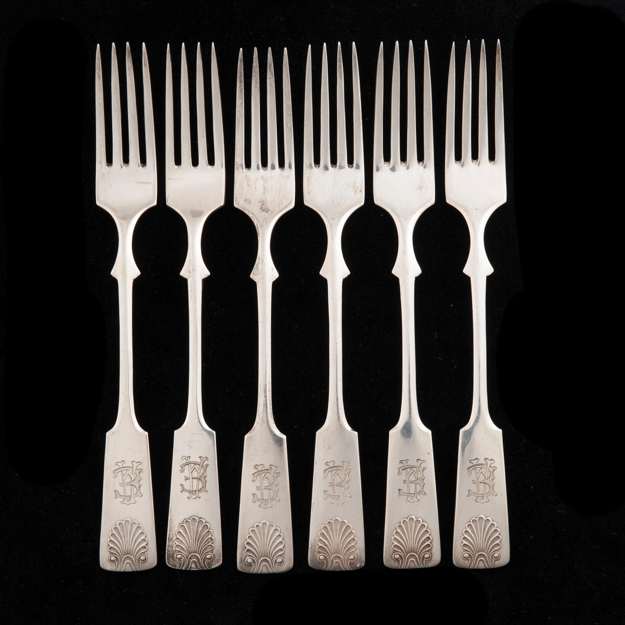 BESTICK, 6+6 "Musslan" silver, Helsingfors 1936-1950. Knivbladen stål. Sammanlagd vikt ca 748 g.