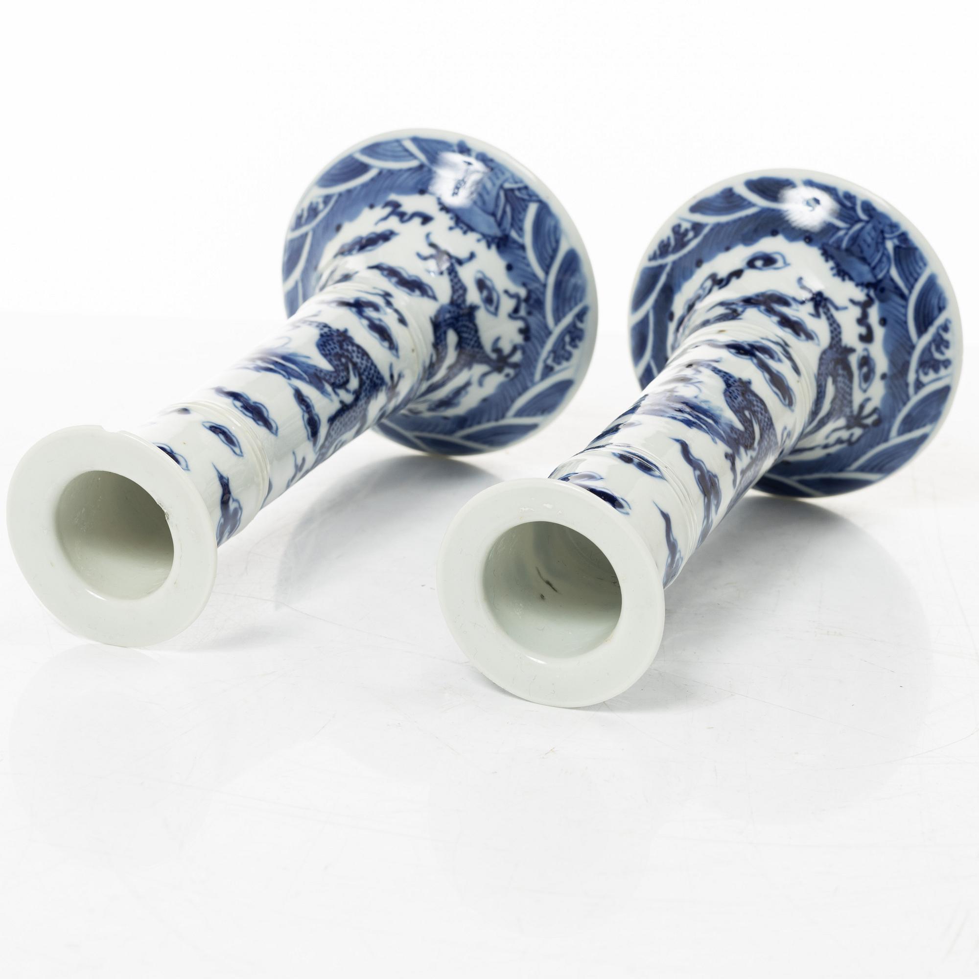 Ljusstakar, ett par, porslin, Kina, 1900-tal.