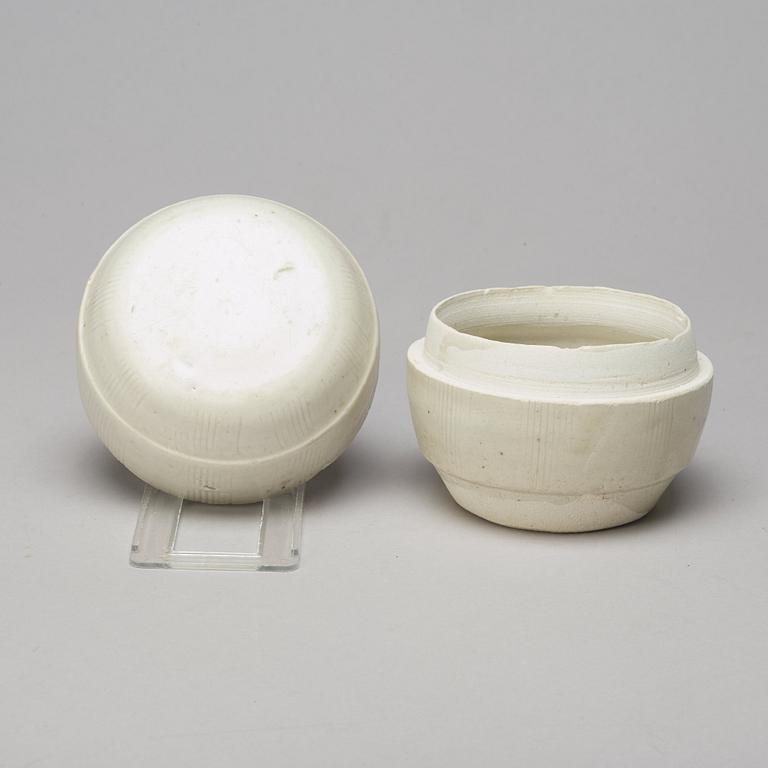 A box with cover, a bowl and a jar, South East Asian, presumably 14th/15th Century.