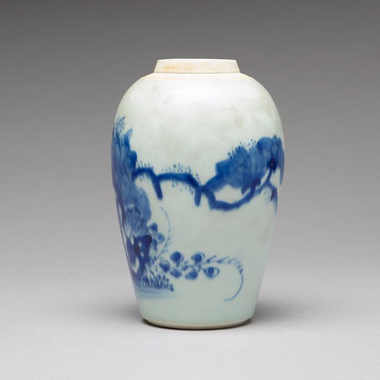 A blue and white Transitional vase, 17th Century.