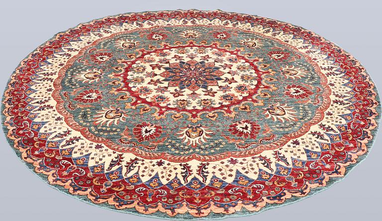 A rug, Ziegler design, diameter approx. 268 cm.