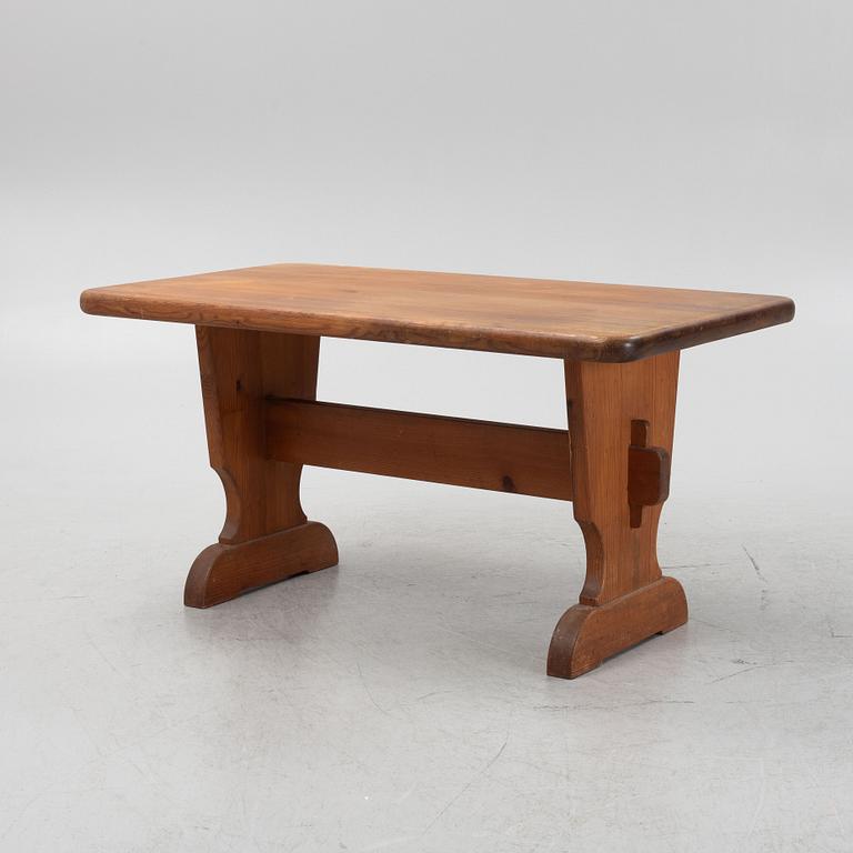 A pine dining table, 1930's/40's.