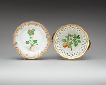 GALLERSKÅL med FAT, porslin. "Flora Danica", Kungl Dansk, 1900-tal.