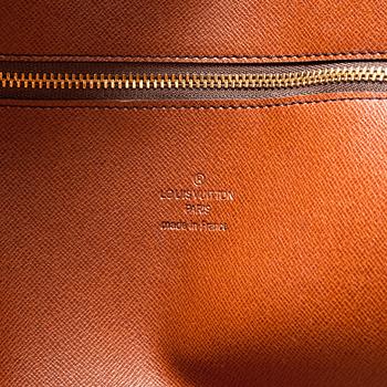 VÄSKA, Louis Vuitton, Porte Doxuments Voyage. Paris.