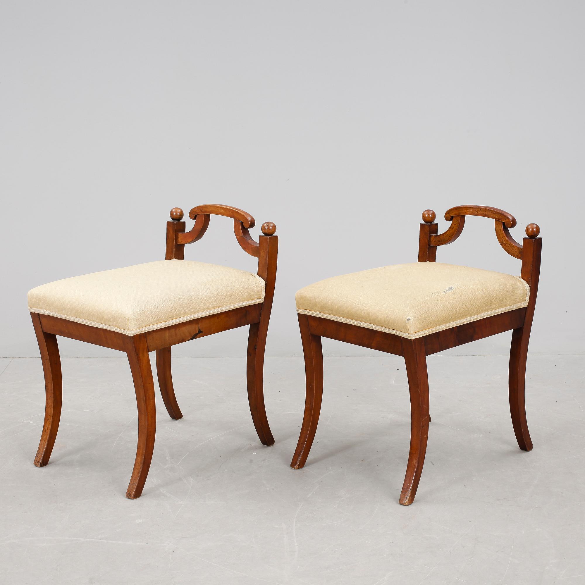 TABURETTER, ett par, Karl Johan, 1800-tal.