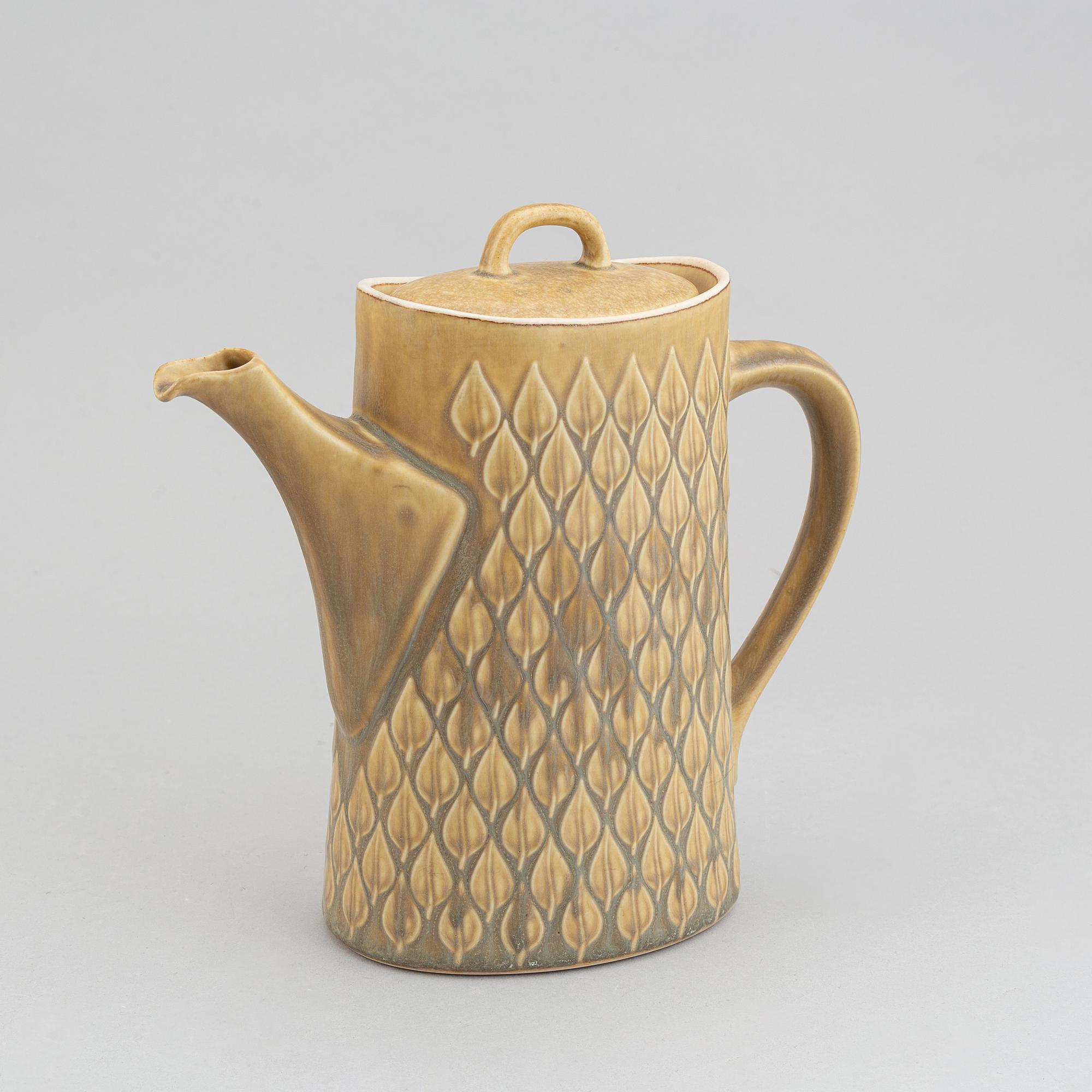 Jens Quistgaard, a part 'Relief' coffee and tea stoneware service, 40 pieces, Kronjyden Nissen/Bing & Gröndahl, Denmark.