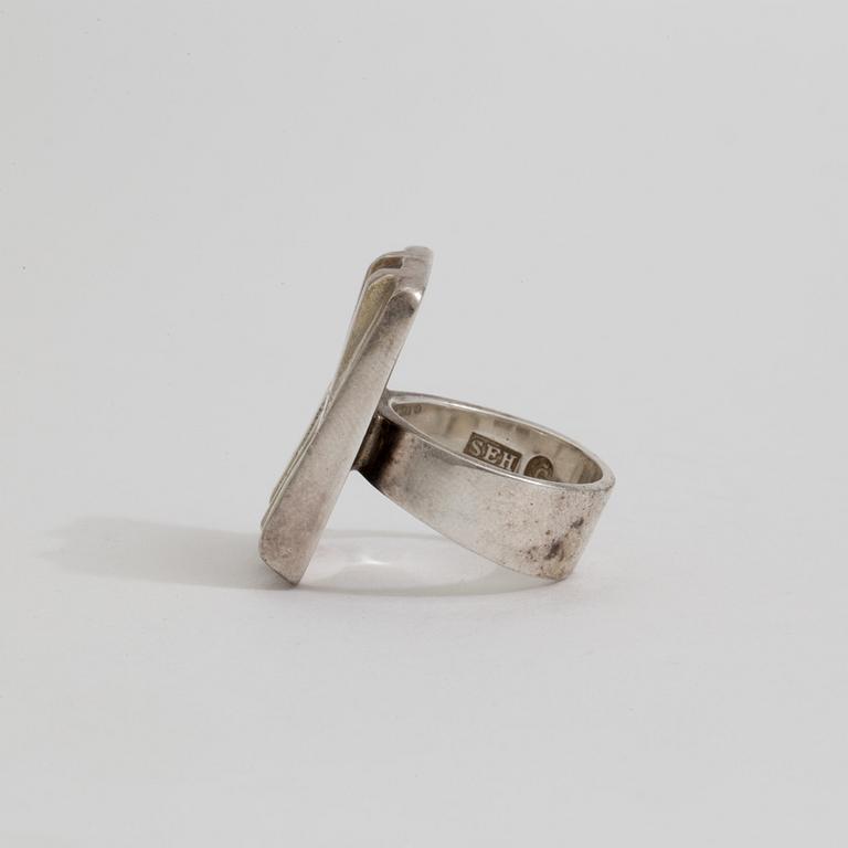 A ring by Sven Erik Högberg, Göteborg, 1994.