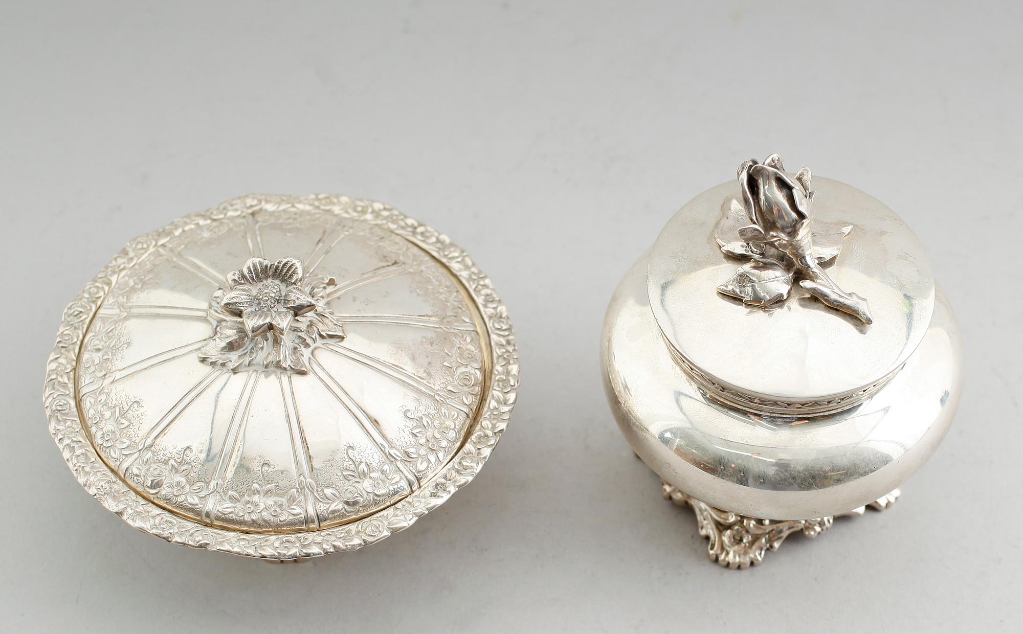 DOSOR, 2 st, silver, importstämplar, 1900-tal. Total vikt 339 g.