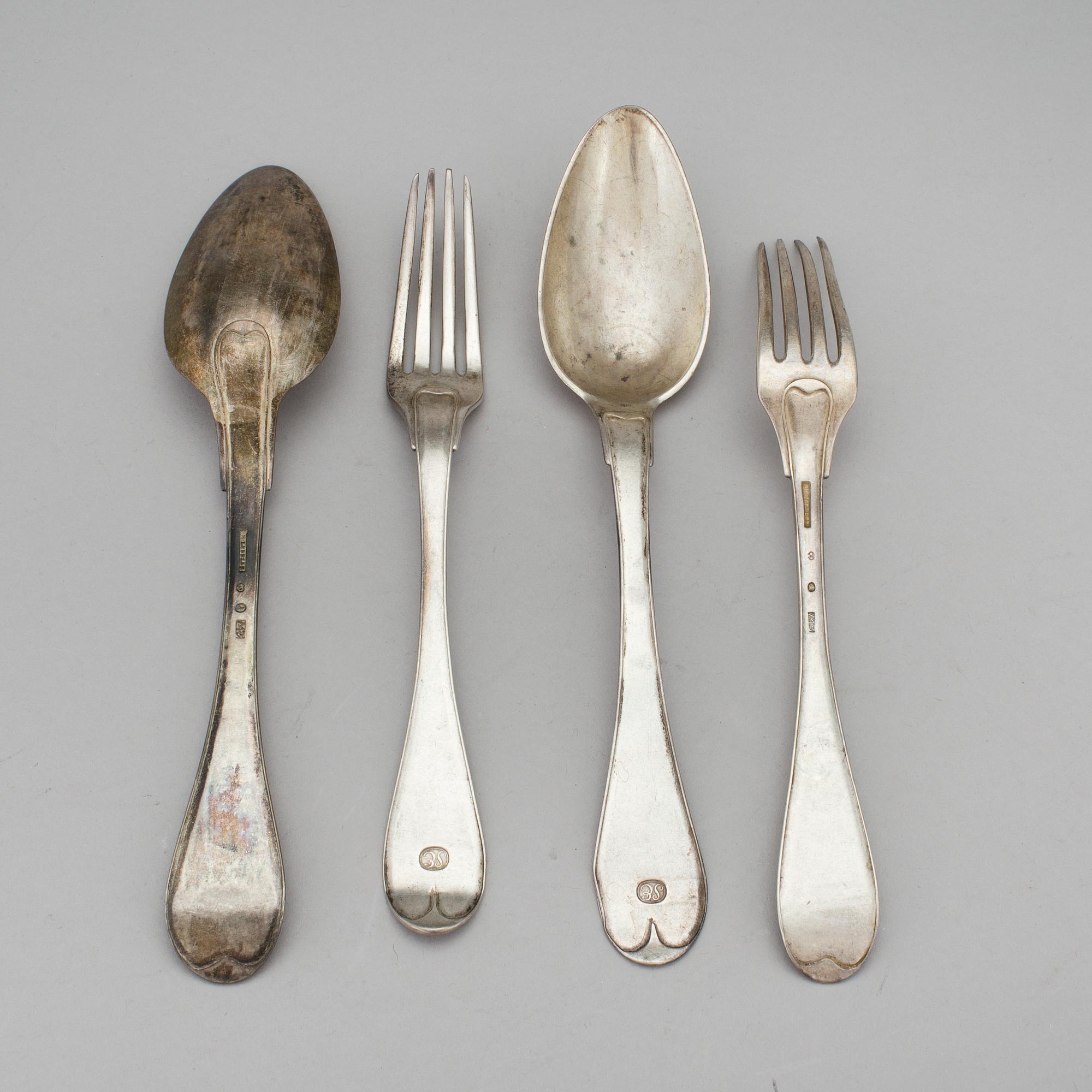 MATGAFFLAR, 10 st samt MATSKEDAR, 6 st, silver, J H Leffler, Falun 1818. Gammalsvensk modell. Ca 990 g.