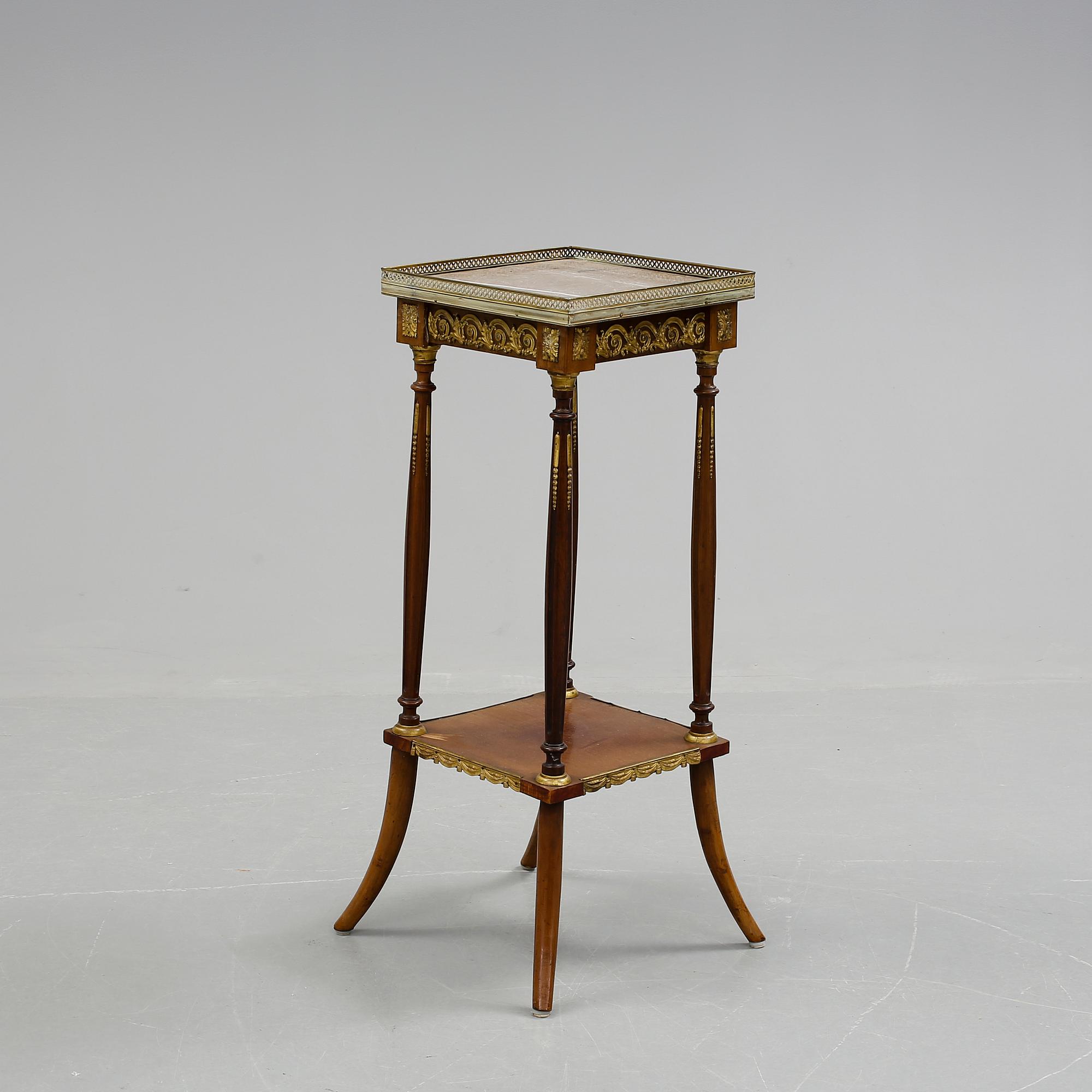 LAMPBORD, Louis XVI-stil, 1900-talets första hälft.