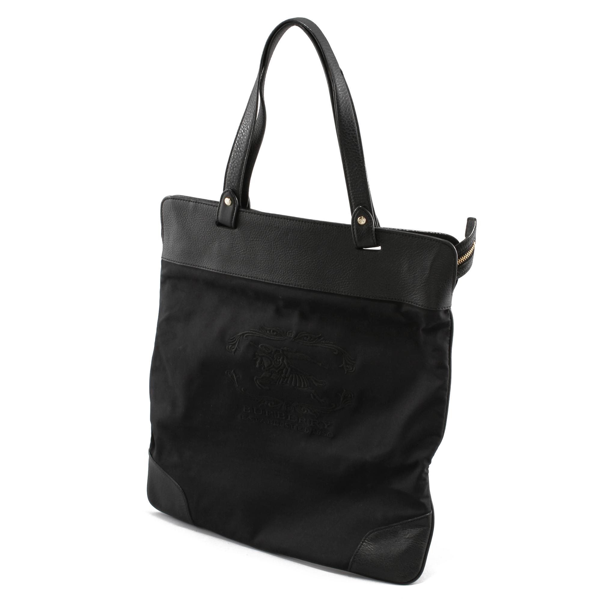 VÄSKA, Burberry, 2011.