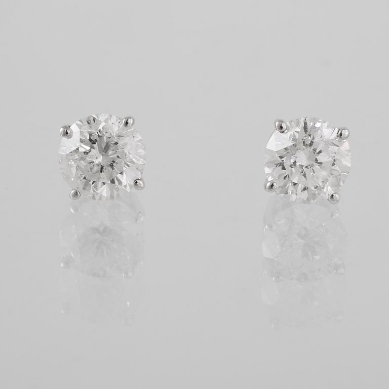 ÖRHÄNGEN, 14K vitguld med briljantslipade diamanter ca 1.75 ct. Vikt 1,2 gram.
