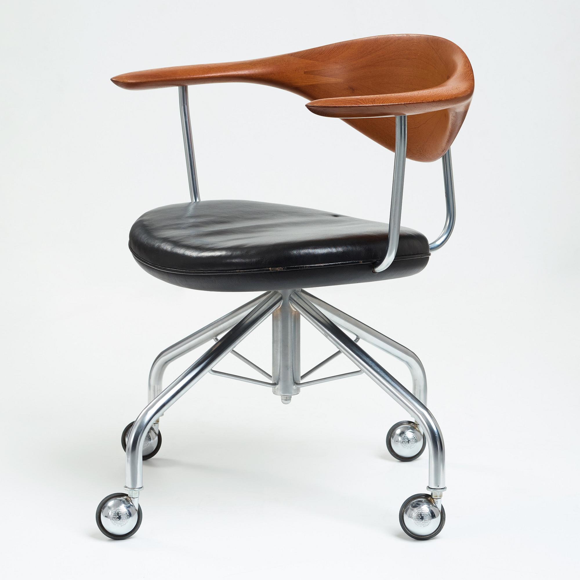 Hans J. Wegner, a "Swivel Chair" /JH502, executed by Johannes Hansen, Denmark 1960's.