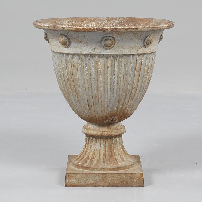 TRÄDGÅRDSURNA, gjutjärn, 1900-talets fjärde kvartal.