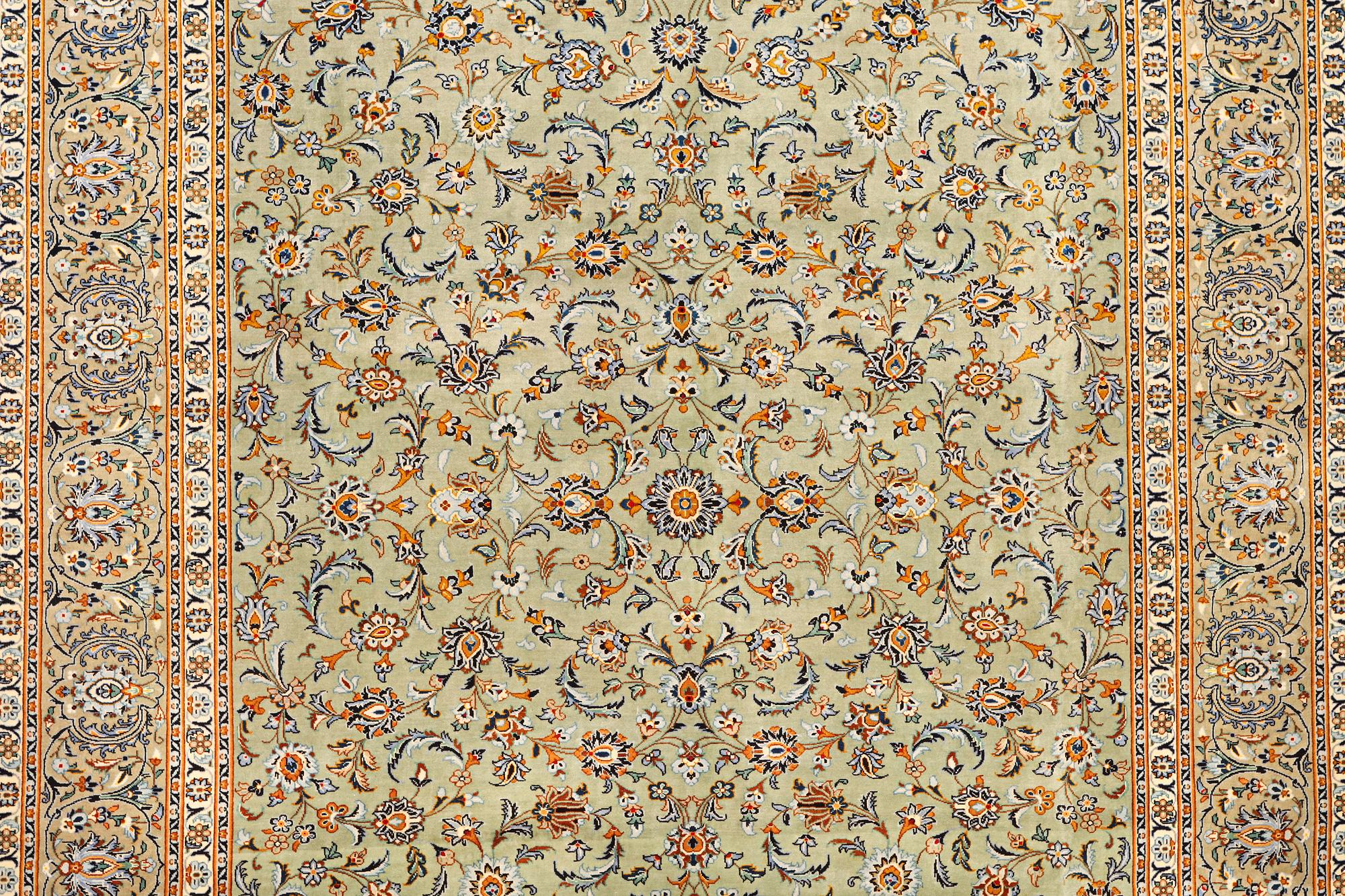 A Kashan carpet, a. 420 x 305 cm.
