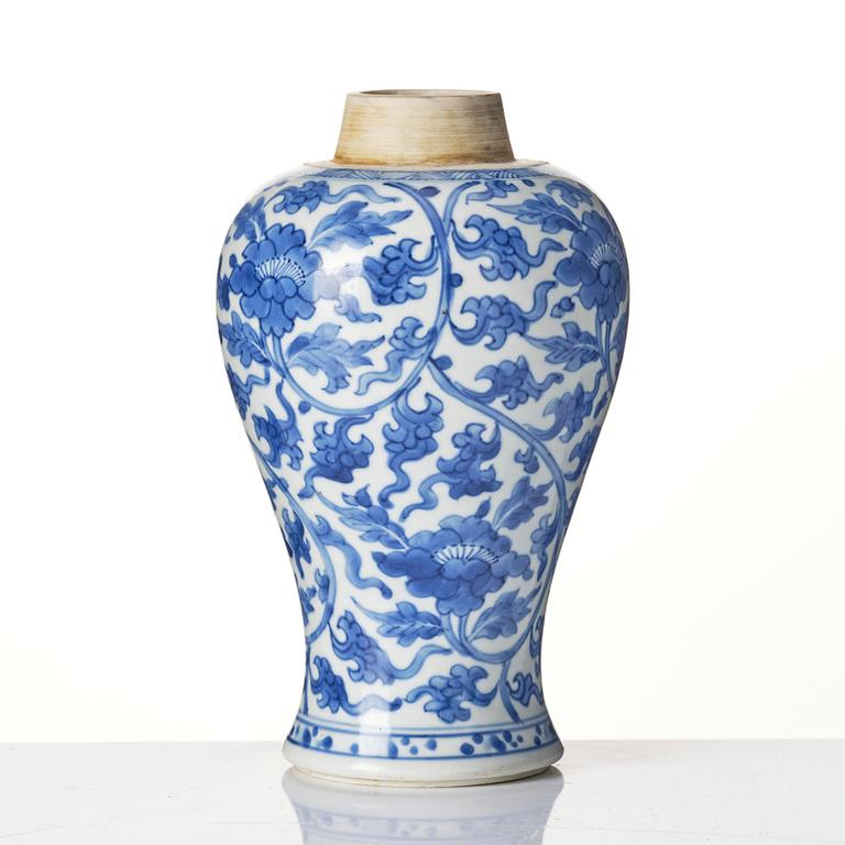 Vas, porslin. Qingdynastin, Kangxi (1662-1722).