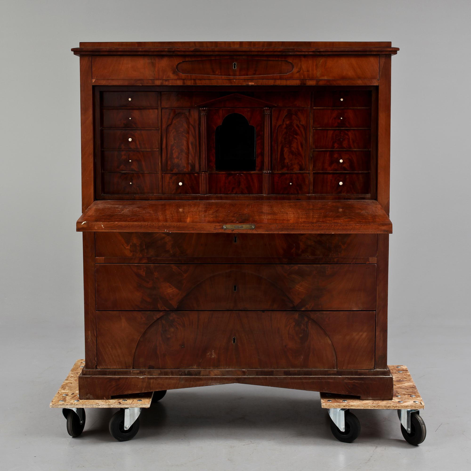 CHIFFONJE, senempire, 1800-talets mitt.