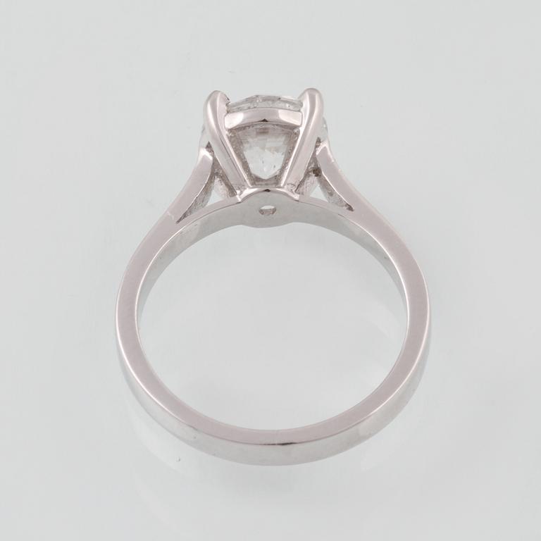 RING, 18K vitguld med briljantslipad diamant ca 2.31 ct, Milano, Italien. Vikt 4,9 gram.