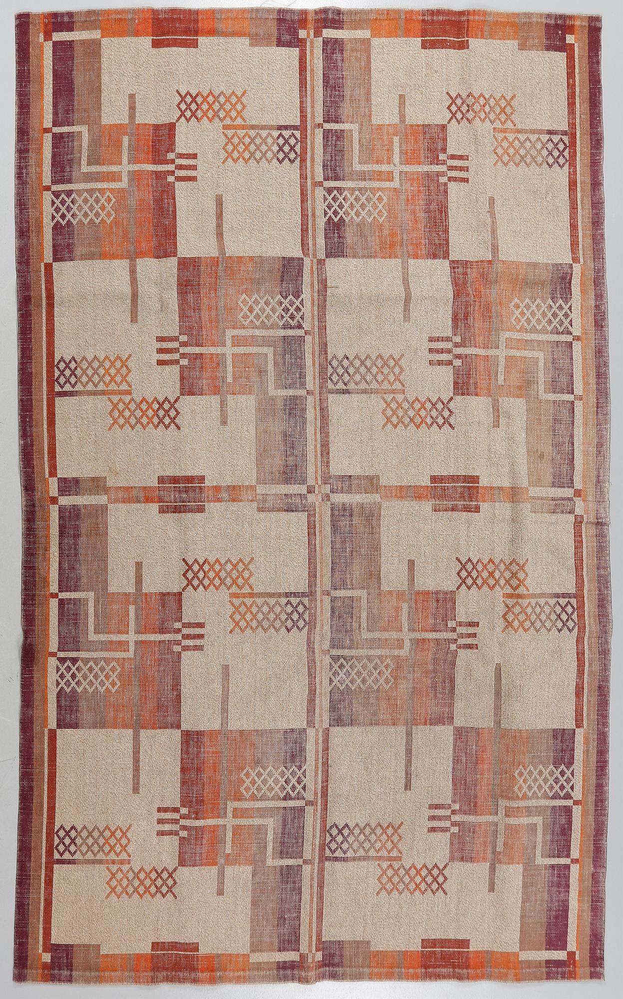 An art deco rug, second quarter of the 20th century, ca 300 x 194 cm.