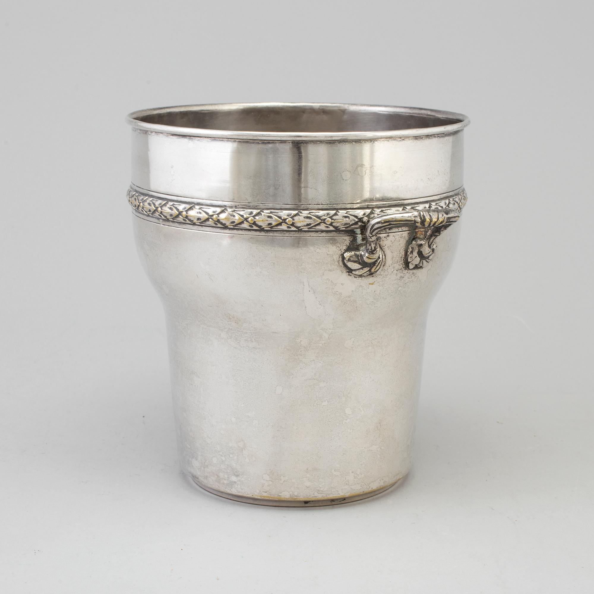 A mid 20th century plate champagne cooler.