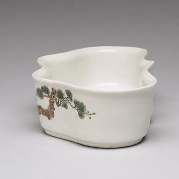 A Chinese flower pot, first half of 20th Century.