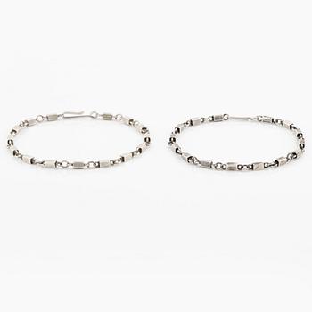 Wiwen Nilsson necklace/bracelet and earrings, silver.