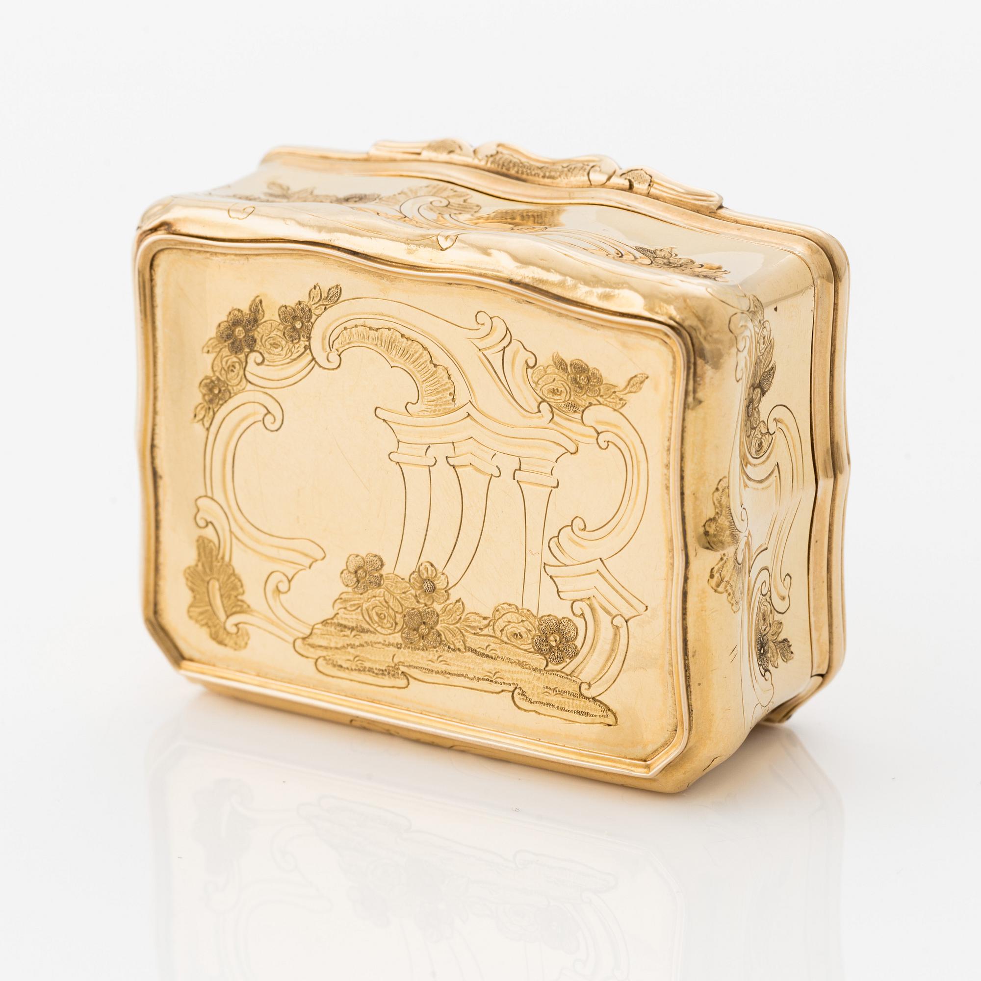 Dosa, 18K guld med miniatyr i gouache inuti locket, 1700-tal, såld av Bolin & Jahn, S:t Petersburg, ca 1840.