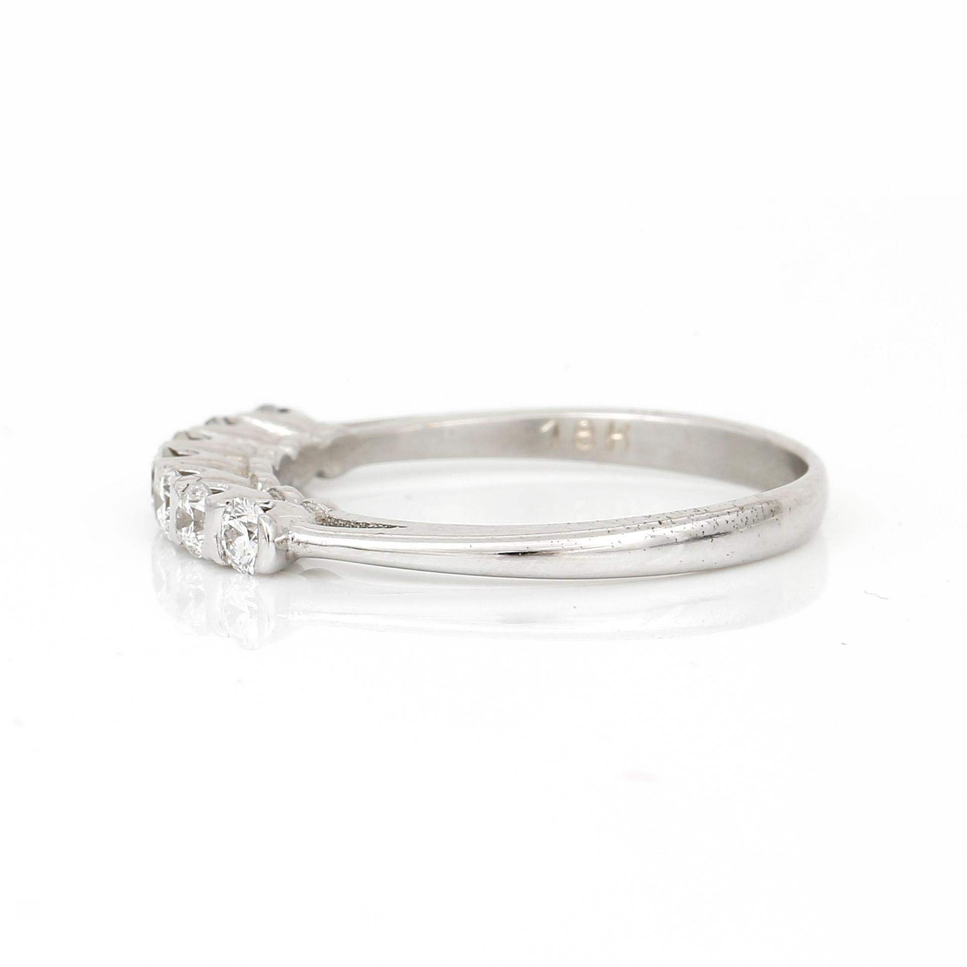 RING, 18K guld med briljantslipade diamanter, tot ca 0,50 ct. Total vikt ca 2,84 g.