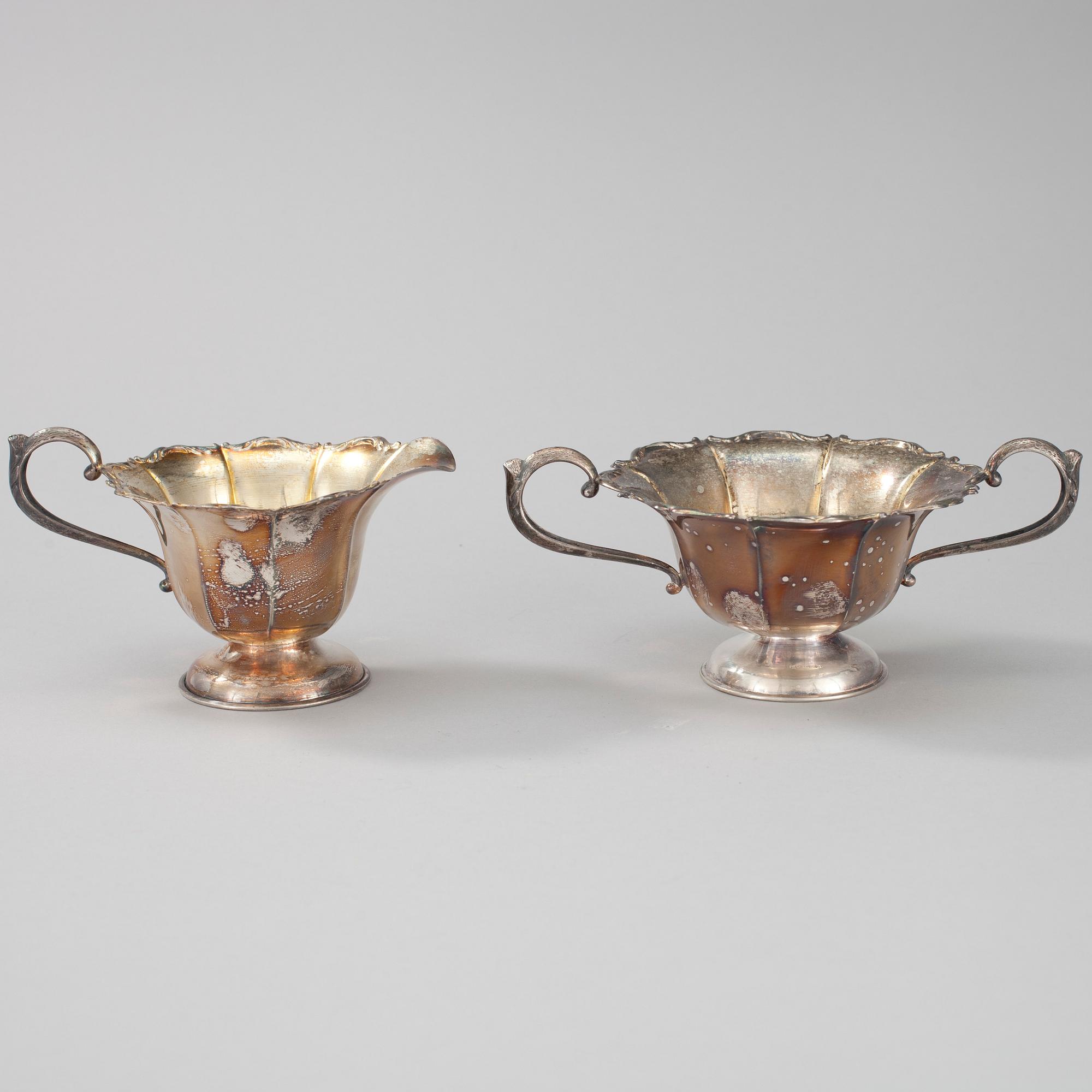 GRÄDDSNÄCKA och SOCKERSKÅL, silver, Åbo 1988. Vikt ca 158,4 g.