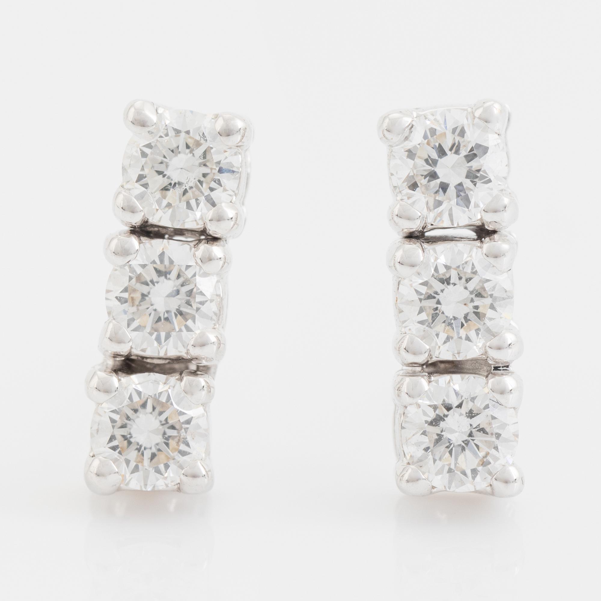 Brilliant cut diamond earrings, total ca 0,52 ct.