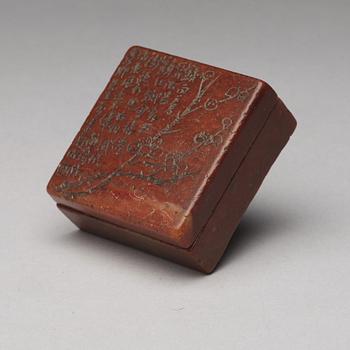 A Chinese seal paste box, with an inscription.