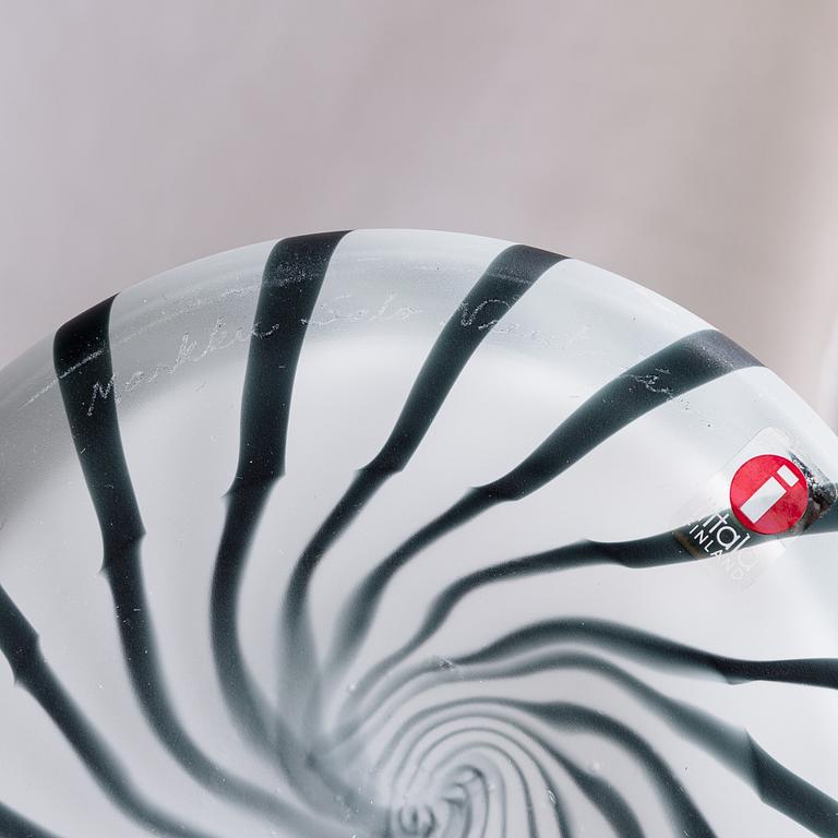 Markku Salo, A 'Donna' glass vase signed Markku Salo, Nuutajärvi.