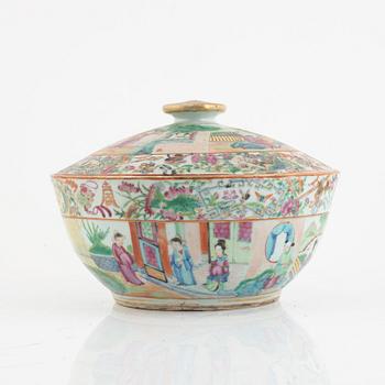 A famille rose Canton tureen with cover, Qing dynasty, 19th century.