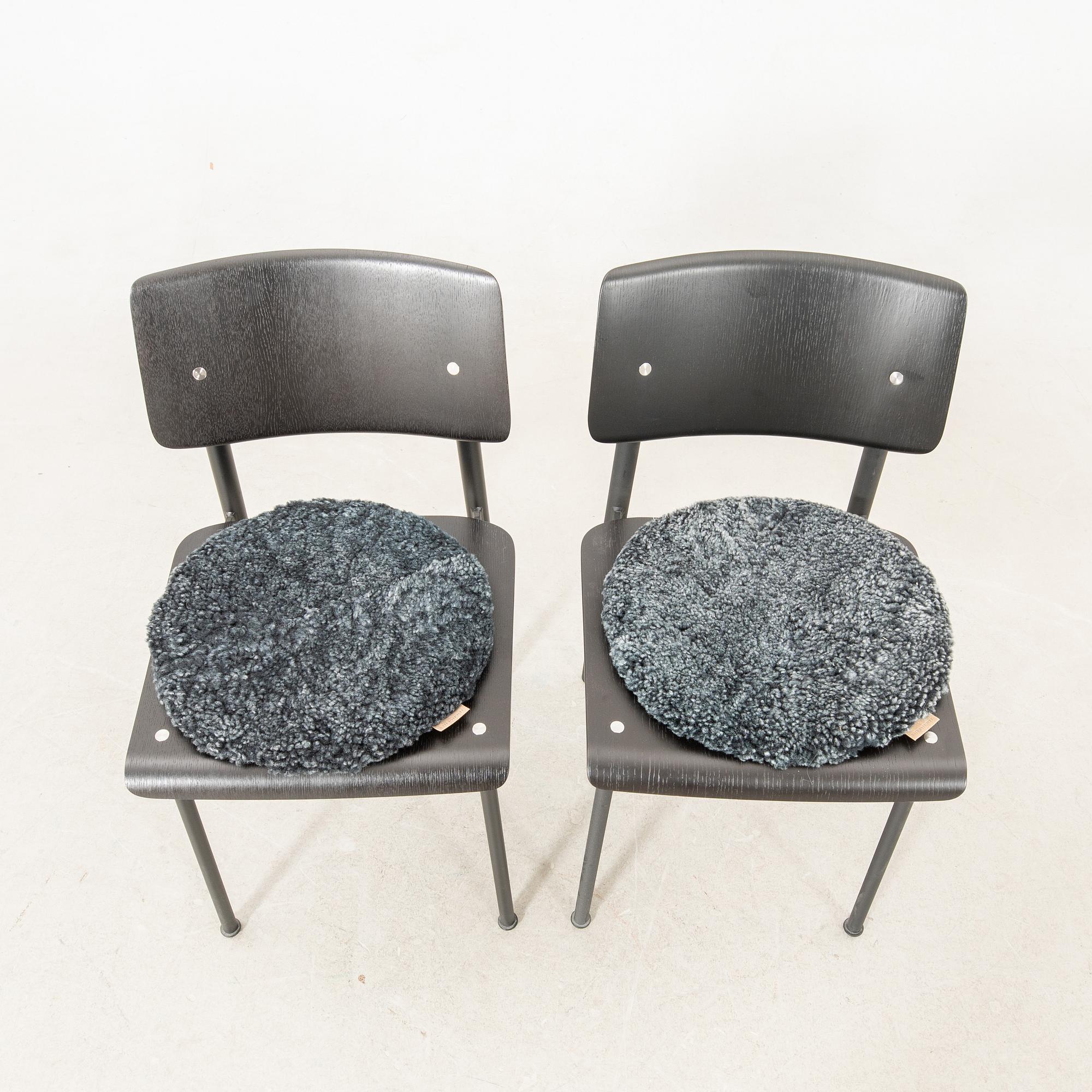Thomas Bentzen, Stolar 4 st "Loft Chair" Muuto samtida, med dynor från Shepherd of Sweden.