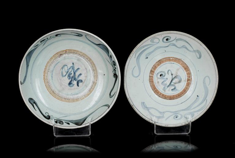 FAT, 2 st, stengods, 1800/1900-tal. Orientaliska.