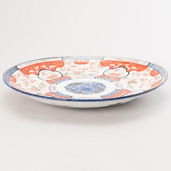 A porcelain bowl in Imari colours, Japan, Meiji (1868-1912).