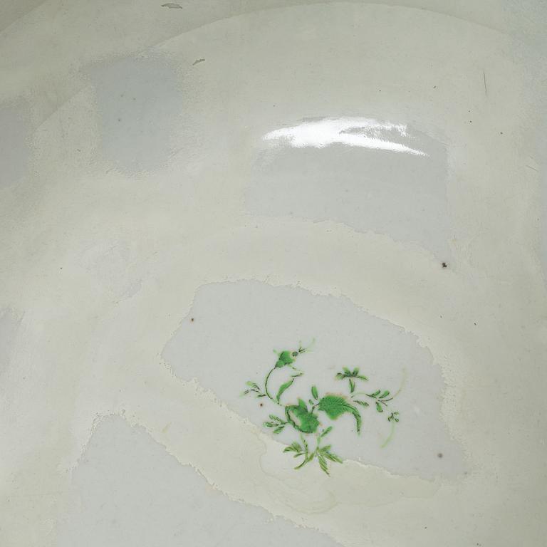 Smörterrin, terrinfat och bålskål, kompaniporslin, Kina, Qingdynastin, 1700-tal.